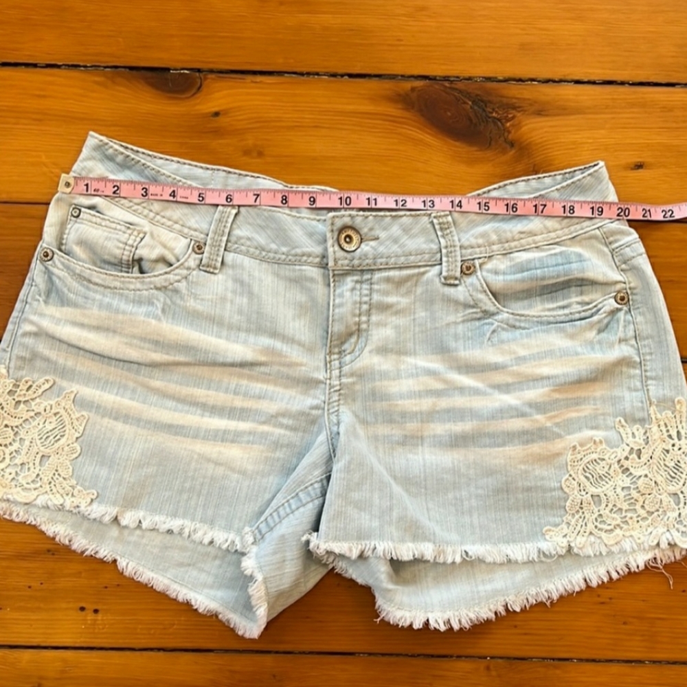 RARE! Amethyst Crochet Whisker Jean Denim Shorts Jrs PLUS 18 (also fit 14/15/16)